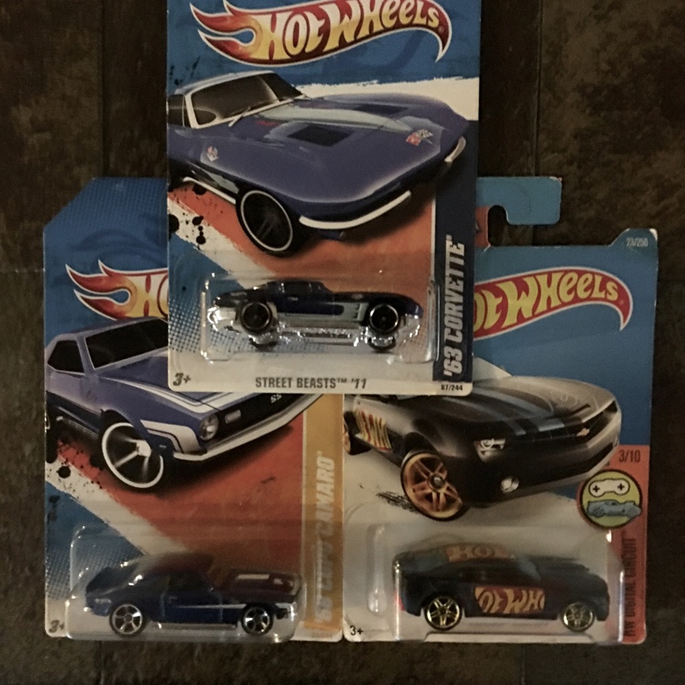 3 Hot Wheels ( un - opened )